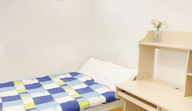 Beautiful place with Kitchen, Washing Machine, Internet near UBC, beach and DT in Vancouver