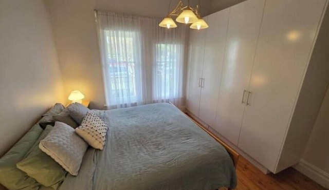 beautiful renovated Victorian cottage for longer term rental