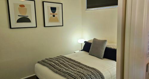 Bendigo Skyline-LUXURY CBD Apartment with lock up Garage