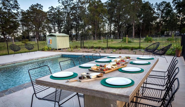 Bernstein Estate - Classic country-style 4 bedroom home with pool and entertaining space in Bellbird