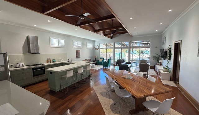 Big Gum Cottage: 15 min walk: cafés, shops & beach