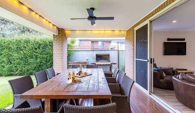 Big Wave At Shoal Bay, 8 Achilles St - large home with ducted air con, Wi-Fi and Linen