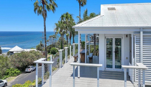 Billie's Beach House - Plus a View!