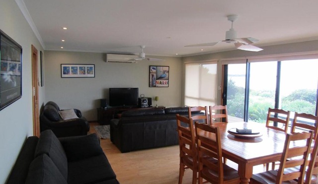 Bliss - Beachfront Sultana Point -