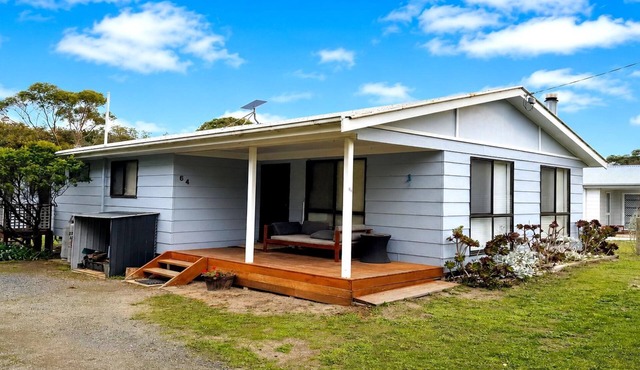 Blue Bay Escape - welcoming coastal holiday home offers comfortable indoor and outdoor living