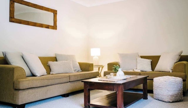 Blue Wren—Chic & Spacious Country Pool House