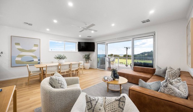 BlueBelles—Coastal Chic Overlooking Maslin Beach