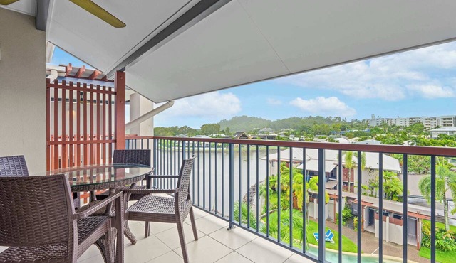 Bluewater Duo - Lagoon Views & Pool by Trinity Beach