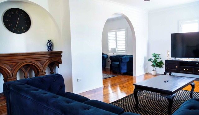 Bold 4BR Retreat with Games Room
