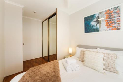 Bondi 2BR Pool Free Parking 10 Min to Beach