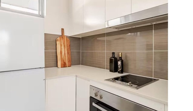 Bondi Beach Studio | Queen Bed, Full Kitchen & AC