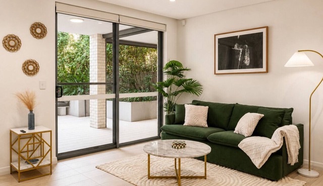 Bondi Garden Retreat 2 BD With Hot Tub Patio BBQ and Parking