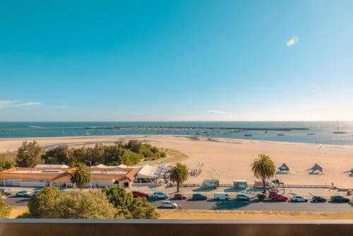 Boutique Stay at St Kilda Beach with amazing views