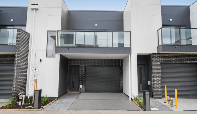 brand new entire house in Mernda