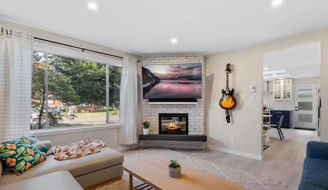 BRAND NEW fully renovated Comox home with studio in Comox