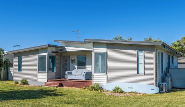 Break-A-Way COASTAL COMFORT IN LANCELIN
