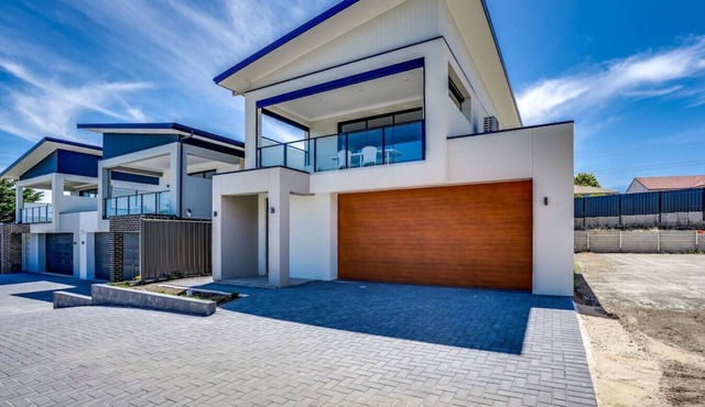 Break Away | Beachside, Pet-Friendly Retreat with Granite Island Views