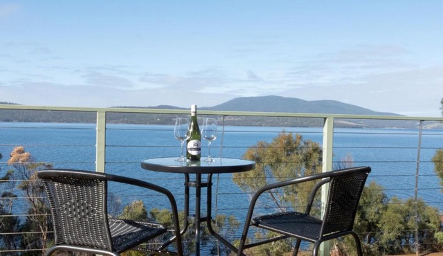 Breathtaking Views - 3 Bedroom House in Gordon