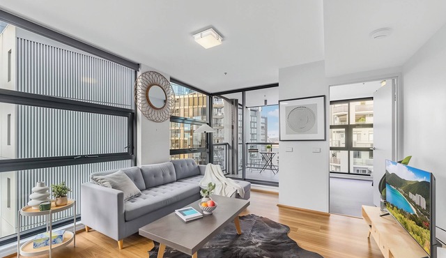 Bright 1BD apartment in Sydney CBD, Pool and Gym
