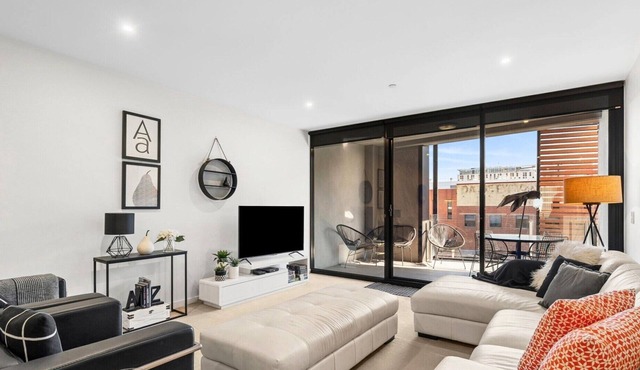 Bright 3-Bed Apartment by Western Beach