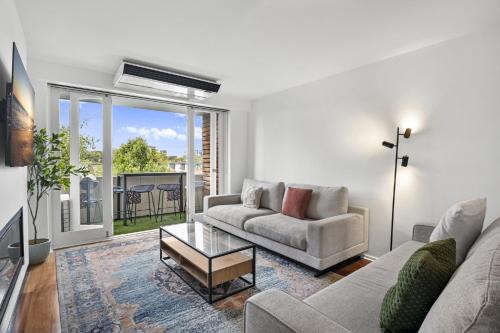 Bright Apartment Near St Kilda Beachfront