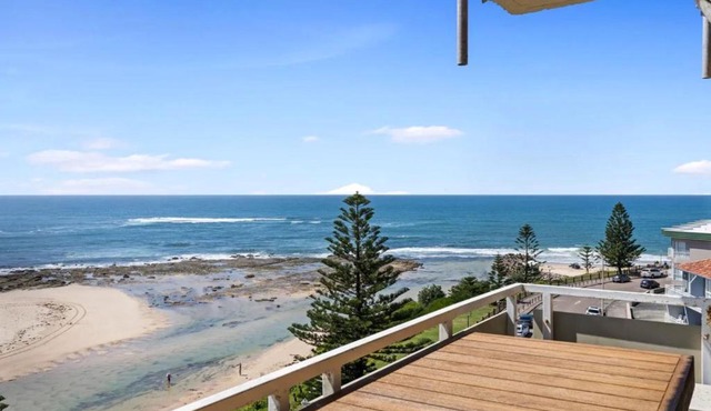 Bright Beachside Escape at The Entrance