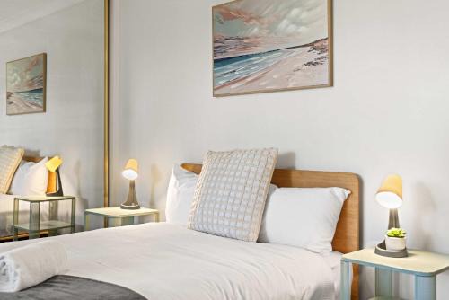 Bright & Comfy Double Room - Cozy and Well-Connected - Shared Bathroom and Amenities in Blacktown
