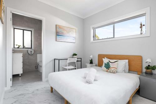 Bright Detached Double Ensuite Room - Shared Amenities - Near Top Ryde City