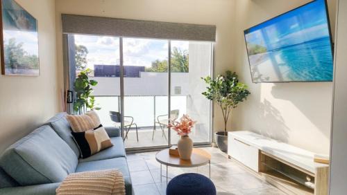 Bright Turner Apartment with Parking and WiFi - Hosted by Canstay