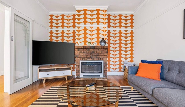 Brighton Belle — Mid-Century 2BR Home, Split Bath, Walk to Station & Main St