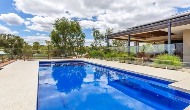 Bring the marshmallows to this luxury pool house with fireplace. Pet friendly!