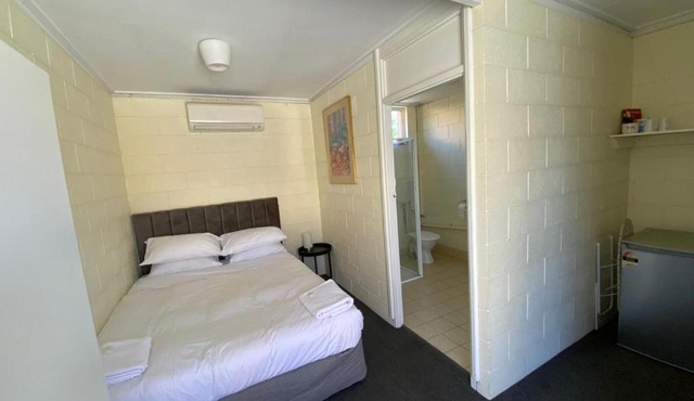 Broken Hill Hotel