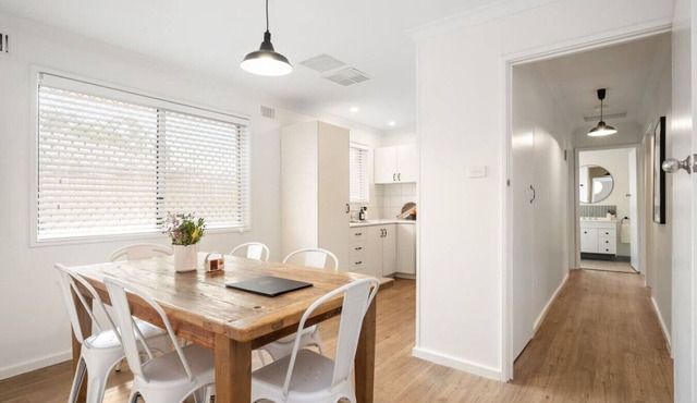 Bullion Bungalow – Stylish, Secure 3-Bed Stay
