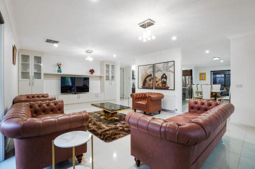Bundoora Perfection - Luxury Family Oasis with pool