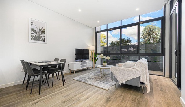 Burwood stunny apt with Parking Train&Shopping