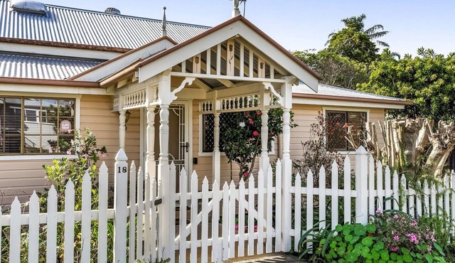 Camellia Cottage - Historic Charm in the Heart of Alstonville