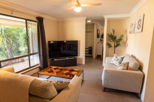 Camillo Modern Family Retreat - with Private Pool