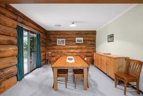 Canobolas Mountain Four-Bedroom Log Cabin in Canobolas