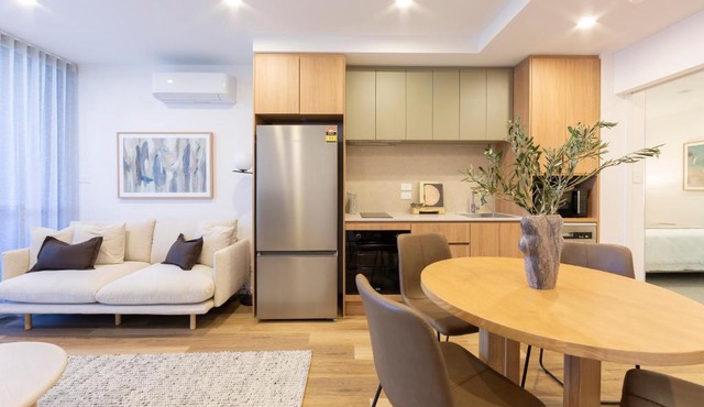 Canopy Collective - Boutique 1 BR Apartments