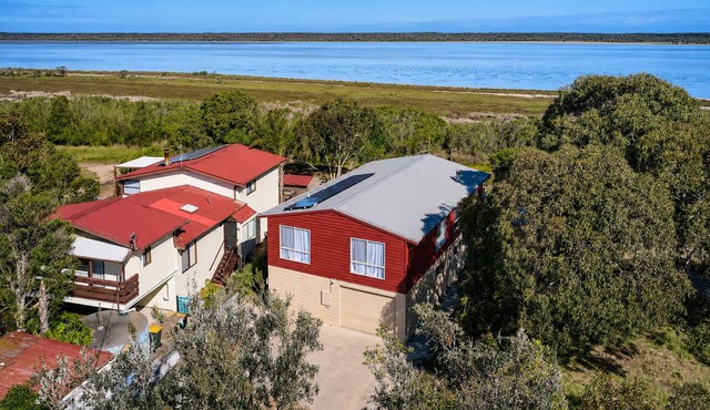 Carlenes Getaway | Lake Views, Beach & Games Hub