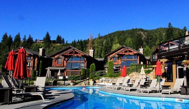 Carmel Beach Private Lodges - Unit #8. Lakefront 4 bedroom lodge with hot tub in Blind Bay