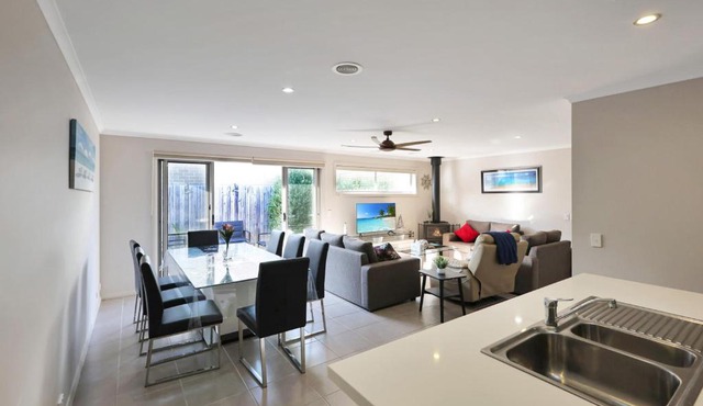 Casa Laut Family friendly short walk to the beach Pets upon agreement Sleeps 6