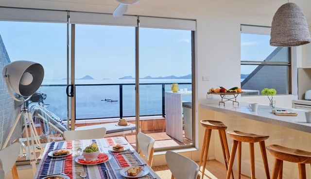 Casuarinas 5 superb waterfront unit