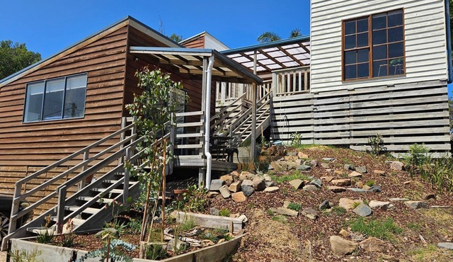 Cedar Hill Retreat - great family property within easy reach of patrolled beach and shops