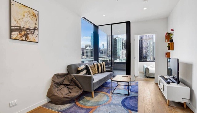 Central 15th floor Apt. near Flagstaff & QV Market