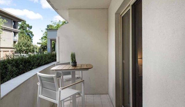 Central 3BR Apt Parking WiFi Netflix