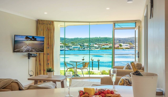 Cetacea Luxury Apartments - 3 Bedroom Lake View Apartment