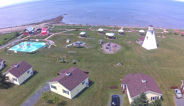 Chalet Bas-Caraquet accès à la plage public et à la mer in Bas-Caraquet