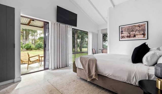 Chambré Estate Suite 4 - experience elegant luxury