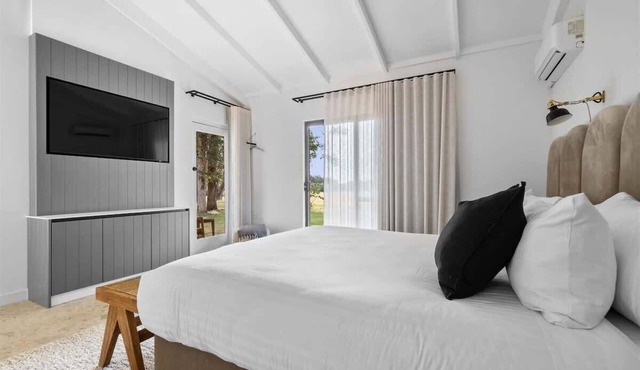 Chambré Estate Suite 5 - experience elegant luxury